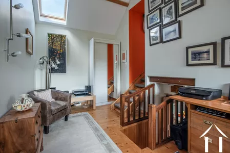 hall ay to salon and guest bedroom