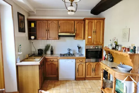 Ingerichte en uitgeruste keuken