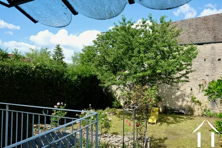 De tuin gezien vanuit de keuken