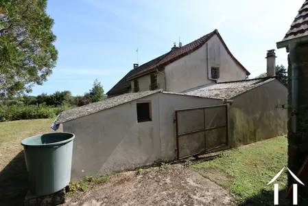 Olieopslagplaats en wasruimte en garage