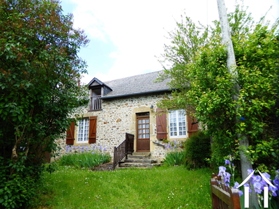 voorkant met voortuin