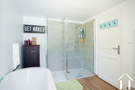 Salle de bains du 1er étage, entièrement rénovée