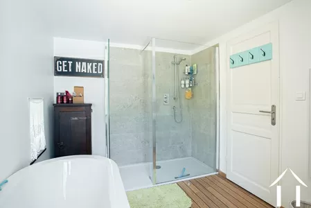 Salle de bains du 1er étage, entièrement rénovée