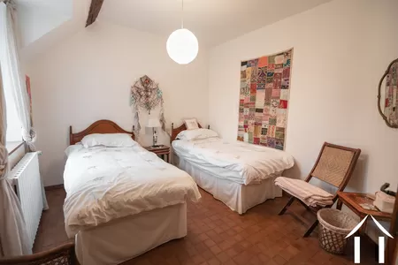 1er étage, chambre 2, fenêtre vers le sud1er étage, chambre n° 2, fenêtre vers le sud