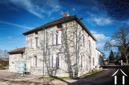 Gerenoveerde pastorie in de buurt van Dijon Ref # RT5484P 