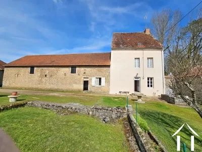 Boerderij met talrijke gebouwen en hectare grond Ref # RT5498P