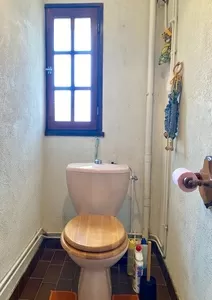 De toiletten op de begane grond
