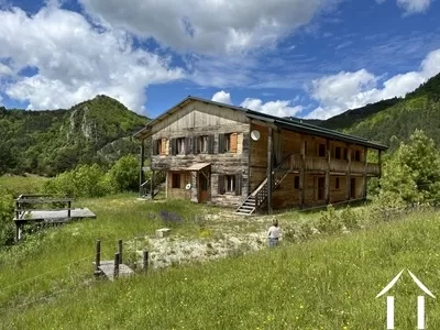 Chalet met 7 slaapkamers op een perceel van 7000m2. Ref # BH5579H