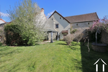 Steenen huis met omheinde tuin en uitzicht op de wijngaarden Ref # CR5568BS 