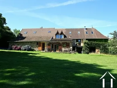 Prachtig Landhuis met grote tuin, zwembad en schuur, zuid Bourgogne. Ref # JDP5589S