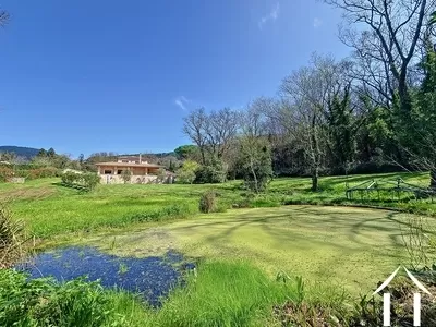 Villa met verwarmd zwembad, uitzichten en parktuin.  Ref # 06-702414