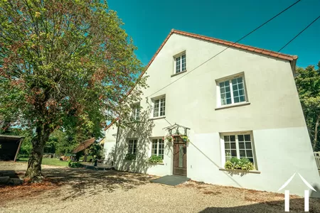 Groot familiehuis aan de Canal du Centre Ref # BH5621D