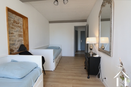 Slaapkamer 2 gezien vanuit het raam