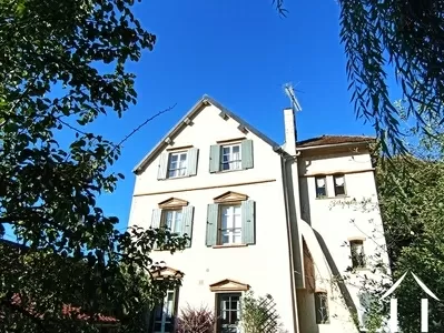 La Joncheraie  Een Zeldzame Art Deco Woning in het Historische Noyers-sur-Serein Ref # BH5622H