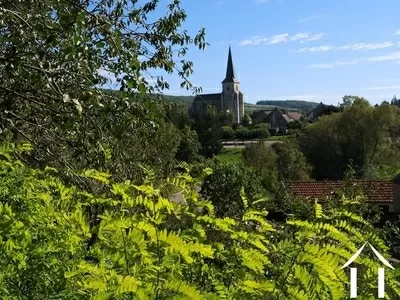 Adembenemende uitzichten op de dorpskerk en het kasteel