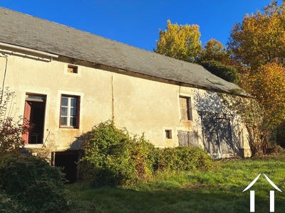 Bijzonder renovatieproject in natuurpark de Morvan met 2,5 Ha. Ref # cvh5633 