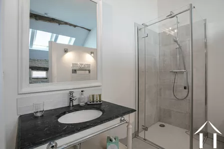 Slaapkamer 1 met eigen douche en toilet