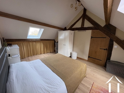 Master slaapkamer met blootliggende balken