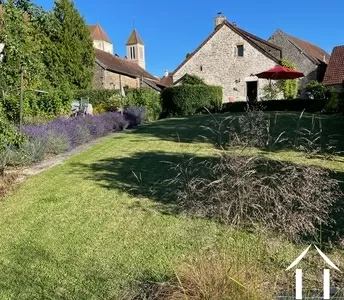 Zomer kleur met uitzicht op de kerk
