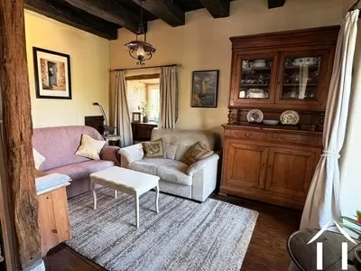 Gezellige zitkamer met toegang tot de tuin