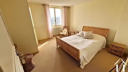 Slaapkamer met uitzicht op de heuvels