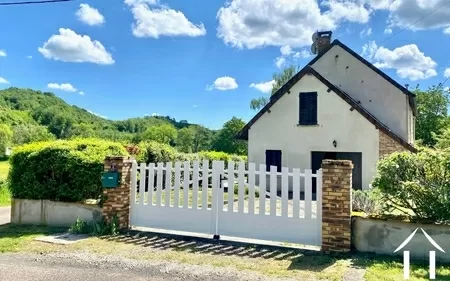 Karakteristiek huis met 3 slaapkamers, 15 km van Autun Ref # PM5673D 