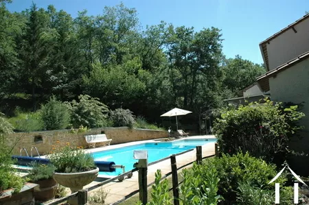 achter het huis en zwembad