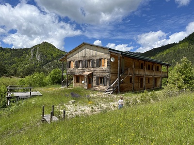 Chalet met 7 slaapkamers op een perceel van 7000m2.