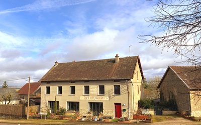 Gerenoveerd voormalig dorpshotel met vele mogelijkheden