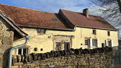 Karakteristieke boerderij met gastenverblijven en zwembad