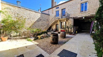 Een micro-landgoed met een huis inclusief 2 appartementen