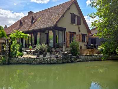 Charing Riverside House in Middeleeuwse Stad