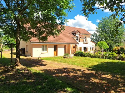 Moderne 5-slaapkamer woning in een unieke natuurlijke omgeving